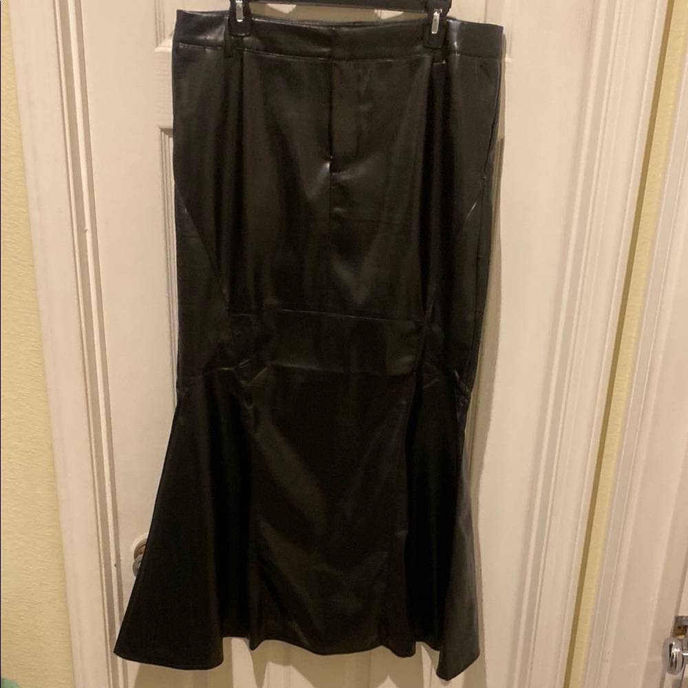 Elegant Black Skirt